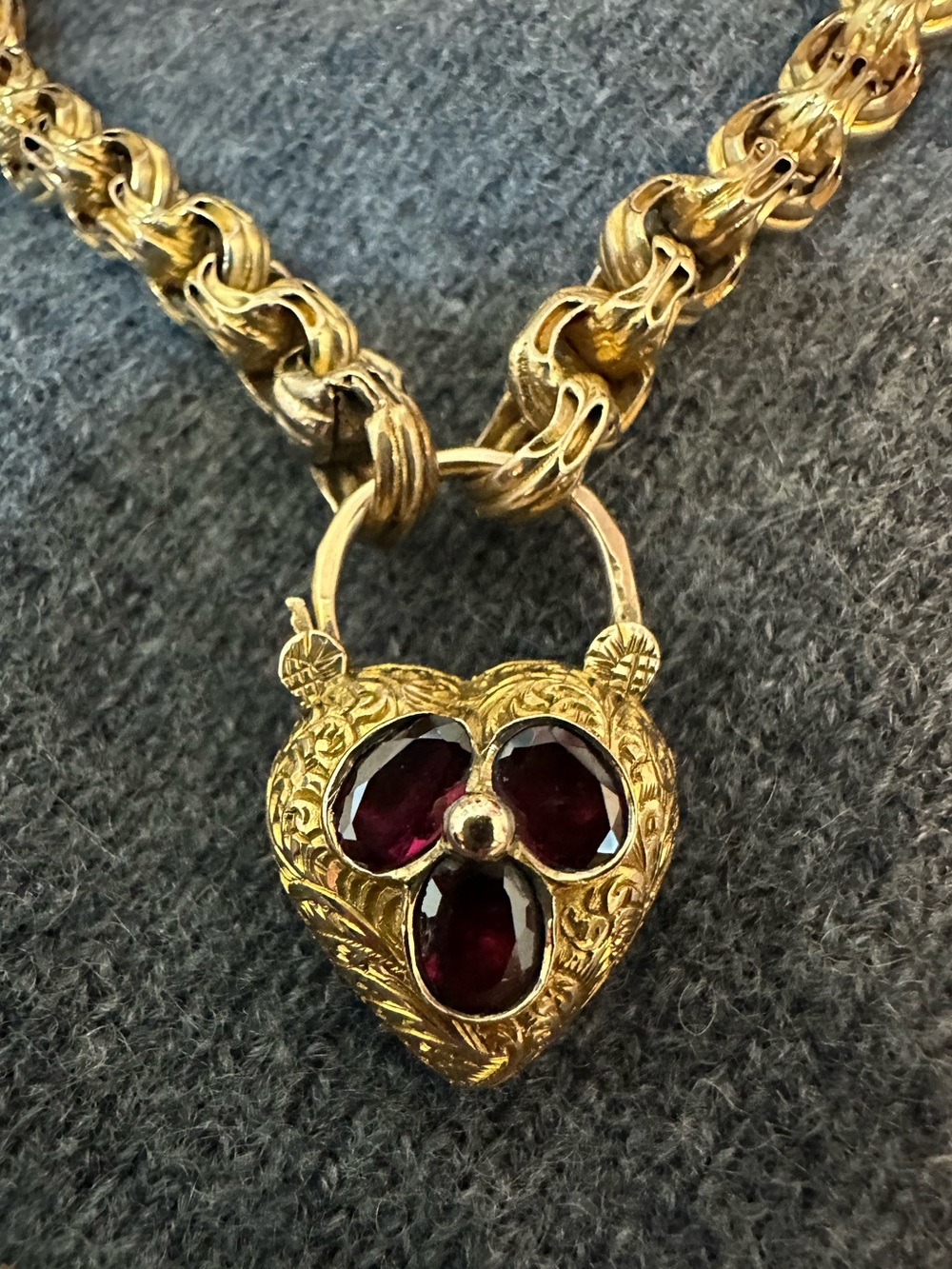 Victorian 9ct Gold Garnet Chased Heart Padlock Bracelet 15 Grams 7” Antique